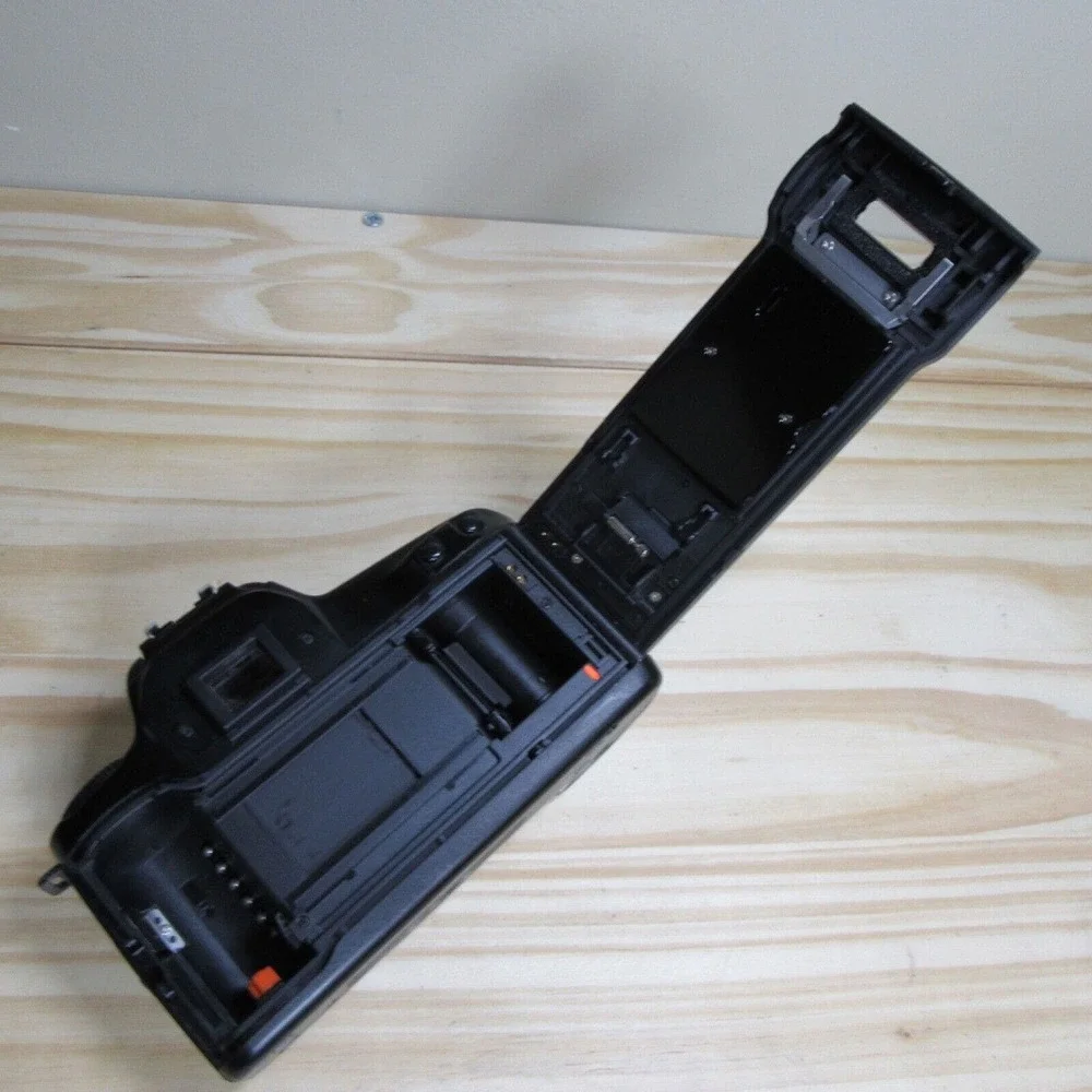 Canon EOS 1000F Quartz‎ Date 35mm film SLR Camera Untested Body is clean